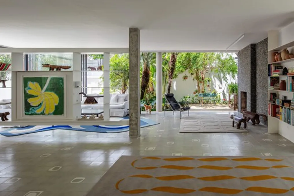 Casa Muxarabi: Renovation preserves the spatial logic of Vilanova Artigas' work