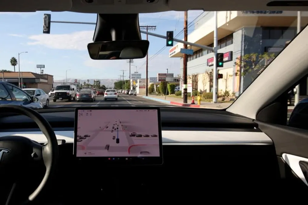 Fatal acidente no Texas com Tesla expõe riscos do piloto automático