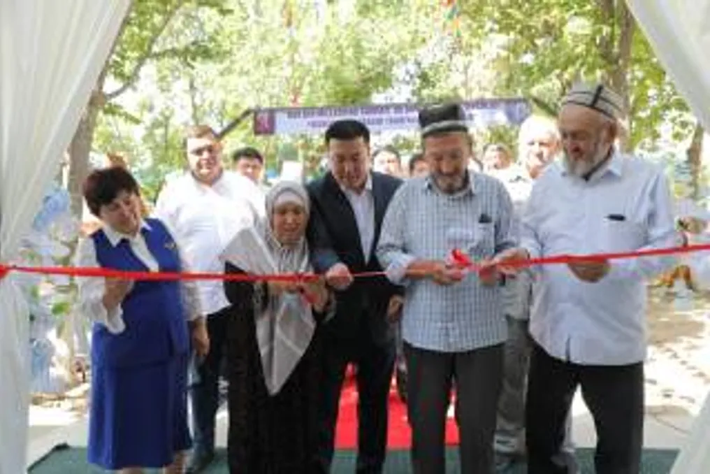 Novo parquinho infantil inaugurado em distrito de Guliston junto a instituição de educação infantil estatal