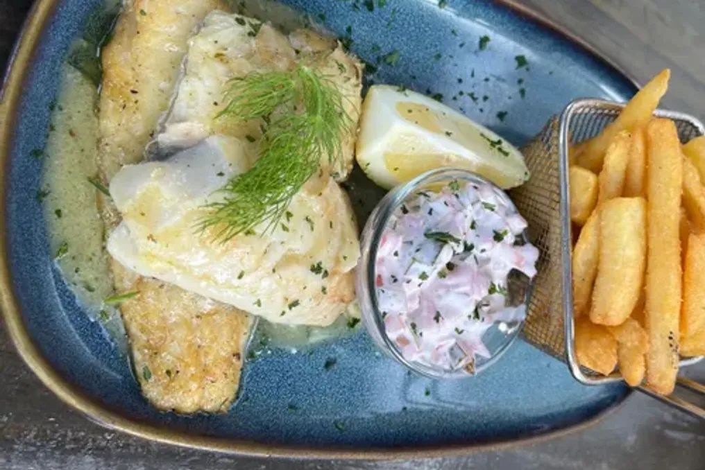 Análise do restaurante Sandbar: almoço na praia com frutos do mar e menu variado