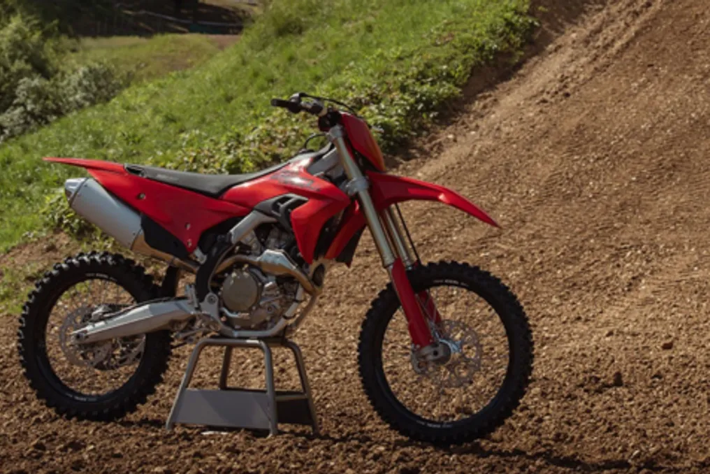 Ducati выпустила Desmo250 MX с двигателем мощностью 44,5 л.с., ориентированную на внедорожные гонки