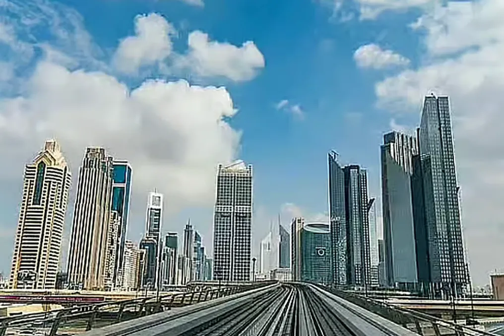 Bashoratga ko'ra, Abu Dabdida harorat o'zgaruvchan bulutli ob-havoda 41°C ga yetadi