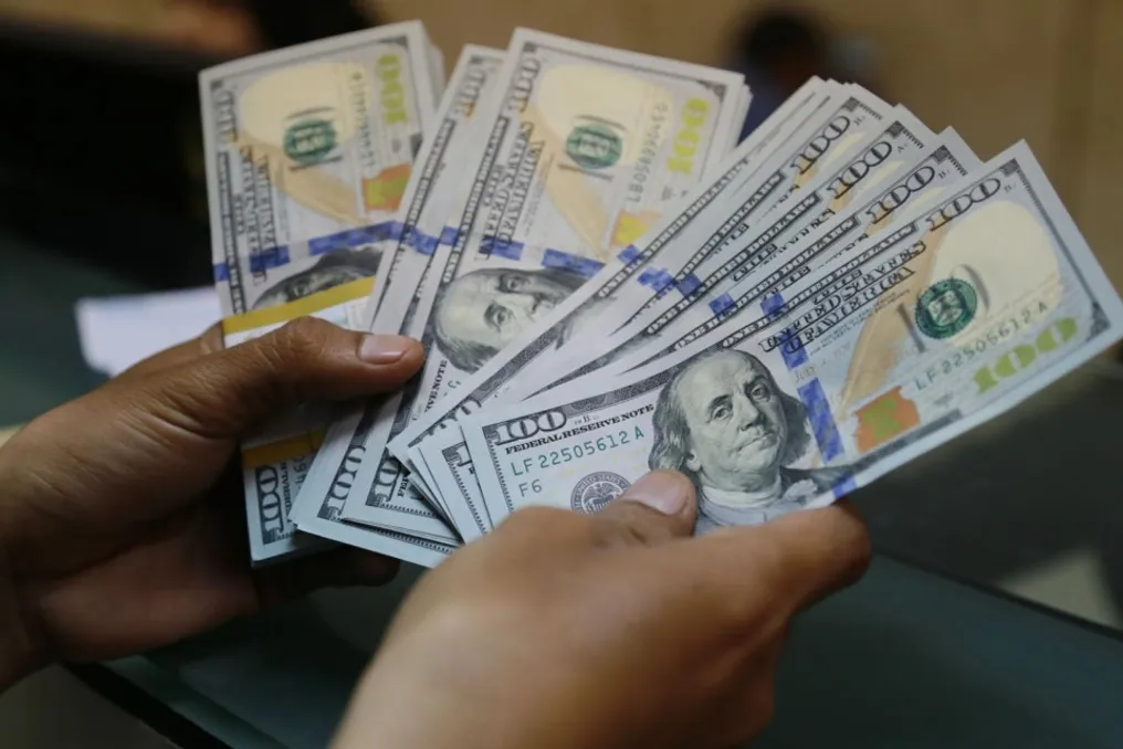 BEI prevê aumento da taxa do dólar no Uzbequistão até 2027 em meio ao enfraquecimento do sum