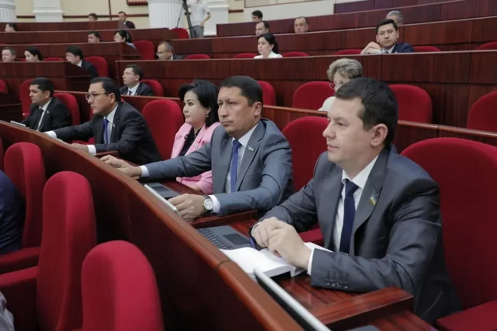 Законодательная палата Узбекистана приняла поправки к Трудовому кодексу в первом чтении