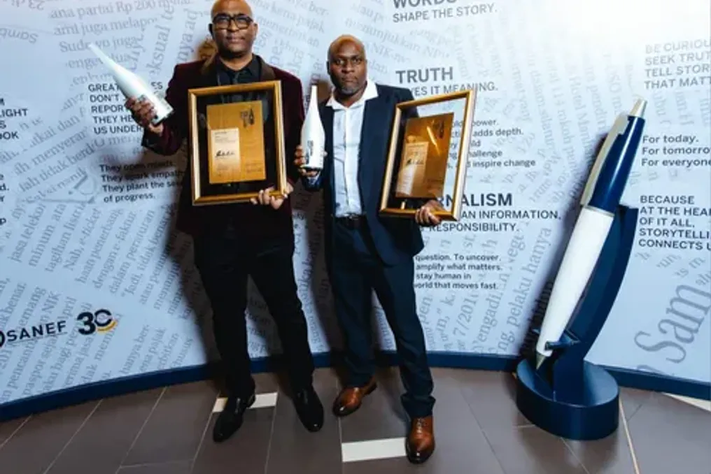 Mervin Naidu and Ayanda Ndamane receive awards at the Sikuvile Journalism Awards 2026