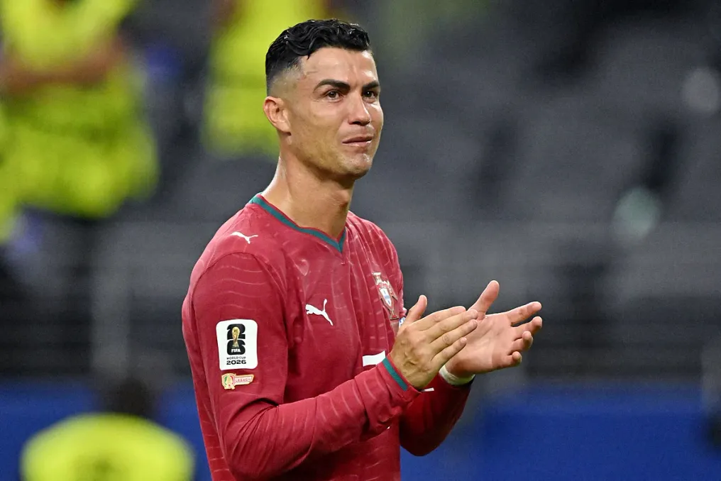Discussão sobre a grandeza de Cristiano Ronaldo: o impacto dos troféus em seu legado