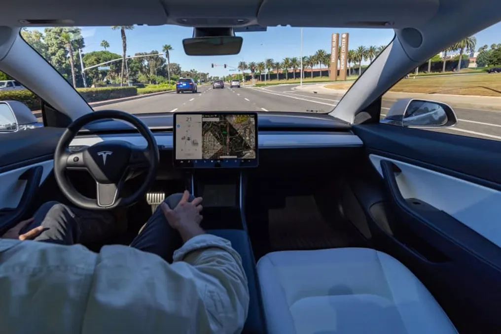 Tesla pode exigir confirmação de identidade do motorista antes de liberar o recurso Full Self-Driving