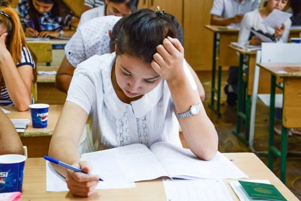Em Uzbequistão, começou a emissão de passes para candidatos que ingressam em instituições de ensino