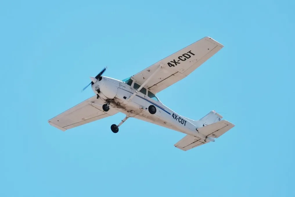 Student Pilot Makes Emergency Landing After Instructor Jumps from Plane in Argentina