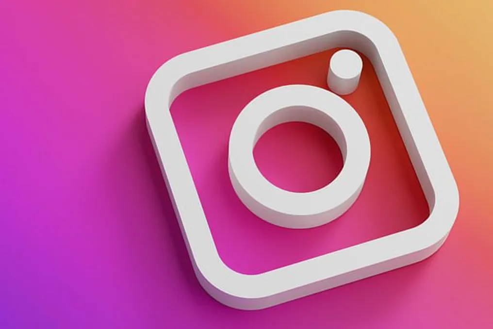 UE exige que a Meta altere funcionalidades do Facebook e Instagram consideradas viciantes