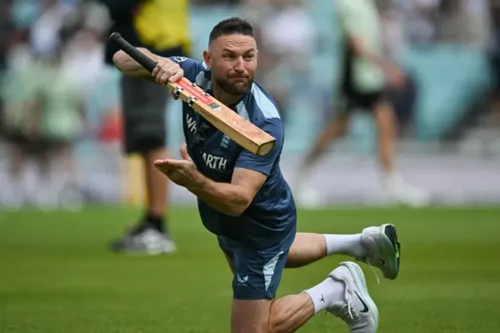 Brendan McCullum é demitido como técnico principal da seleção inglesa em partidas de teste após série de derrotas