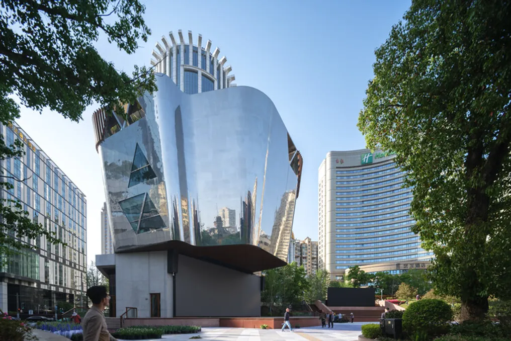 Revitalização da Century Square na East Nanjing Road transforma a praça em espaço ecológico e interativo