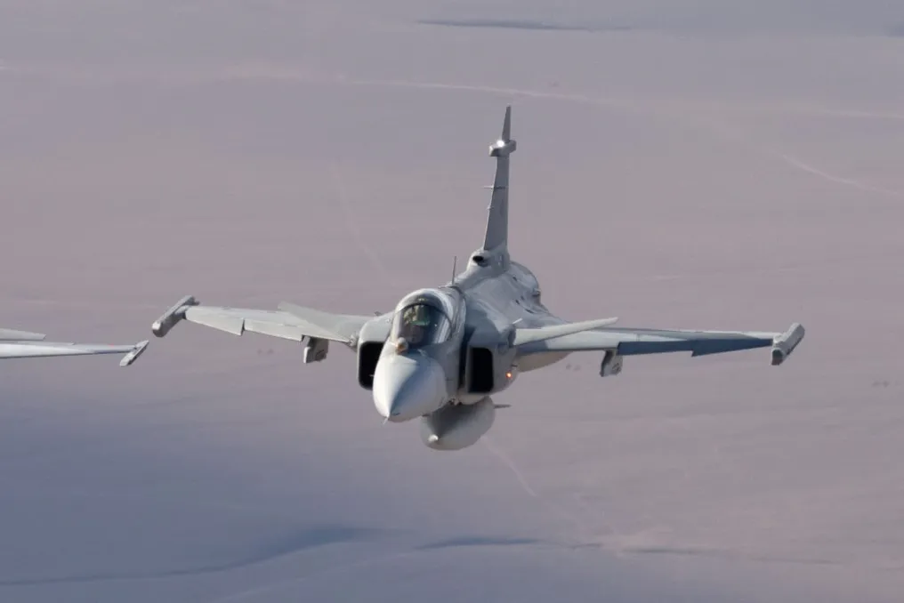 Caça Gripen da FAB participa pela primeira vez de exercício multinacional no Chile