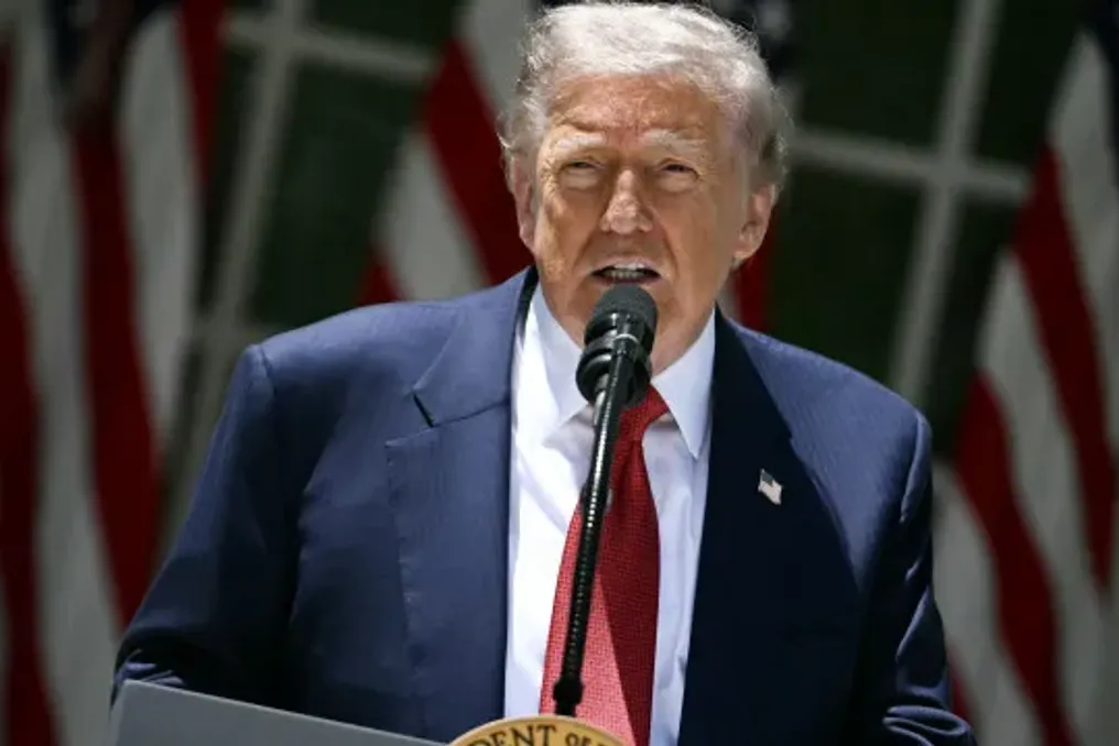 Trump desiste de taxa de 20% sobre mercadorias do Estreito de Ormuz e propõe acordos comerciais