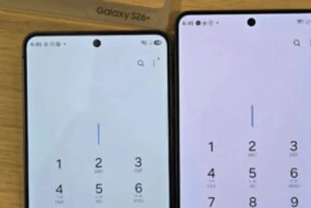 Usuários relatam manchas vermelhas na tela do Galaxy S26 Ultra; Samsung investiga falha
