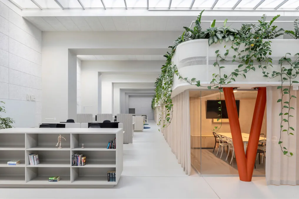 Halcom / KIP arquitectos ofislari tarixiy bino joylashgan