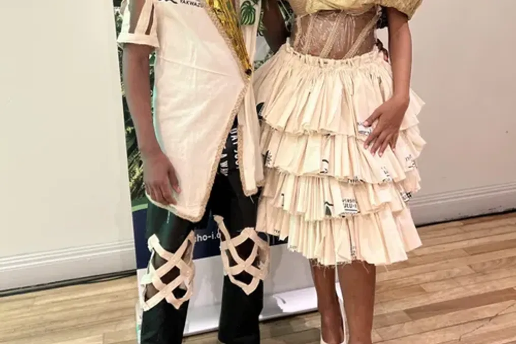 Estudante de Enfermagem da UKZN Recebe o Título de Designer de Moda Sustentável do Ano da África do Sul