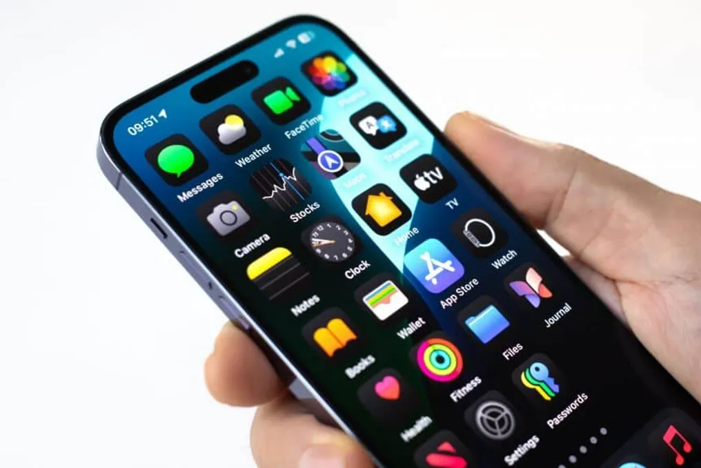 Apple busca redução de custos em telas OLED do iPhone 18 Pro Max devido à pressão da IA