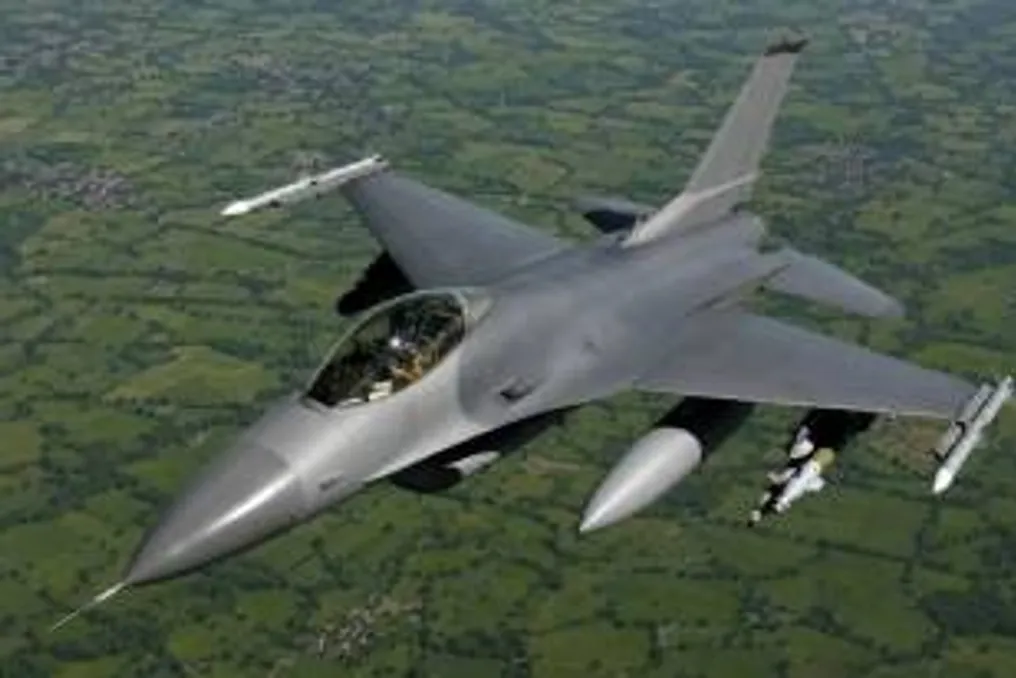 F-16 búlgaro destruiu drone no espaço aéreo da Romênia
