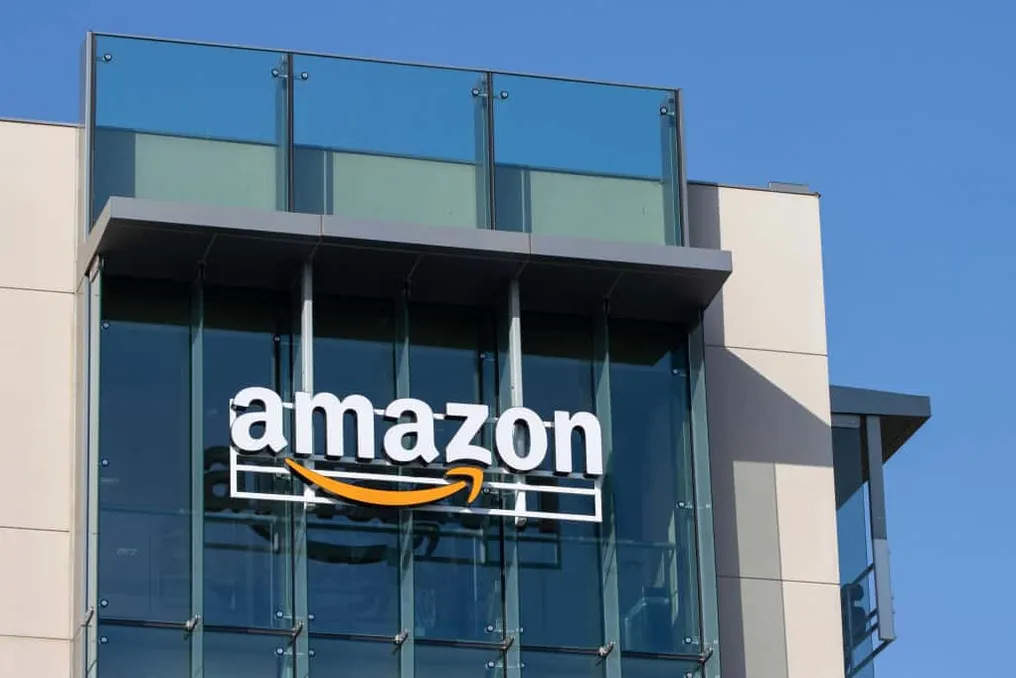 Alphabet's announcement of increased AI investments causes caution in Wall Street for Amazon, Microsoft, and Meta