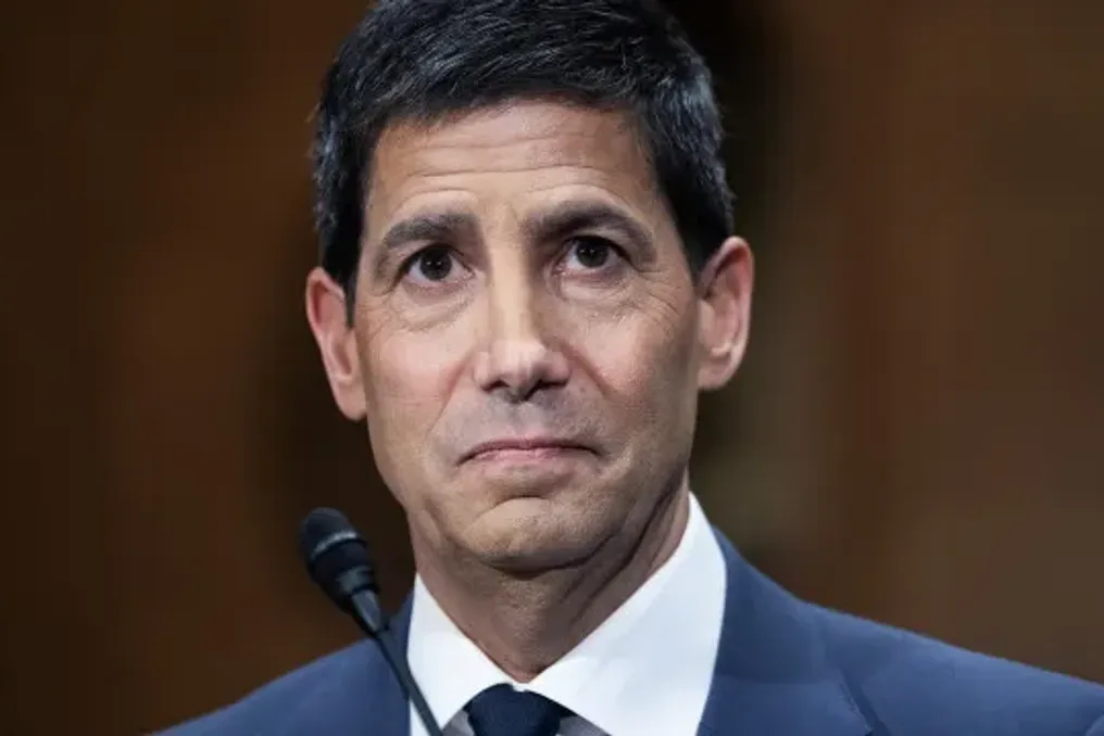 Kevin Warsh Fed yig'ilishi monetar siyosat bo'yicha ichki munozara bo'lganini tan oldi
