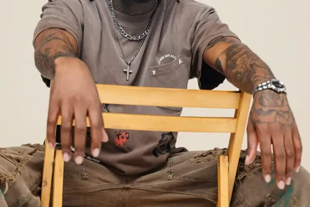 Ricky Lenyora дебютировал с альбомом «Lenyora SZN» после работы менеджером DJ Maphorisa