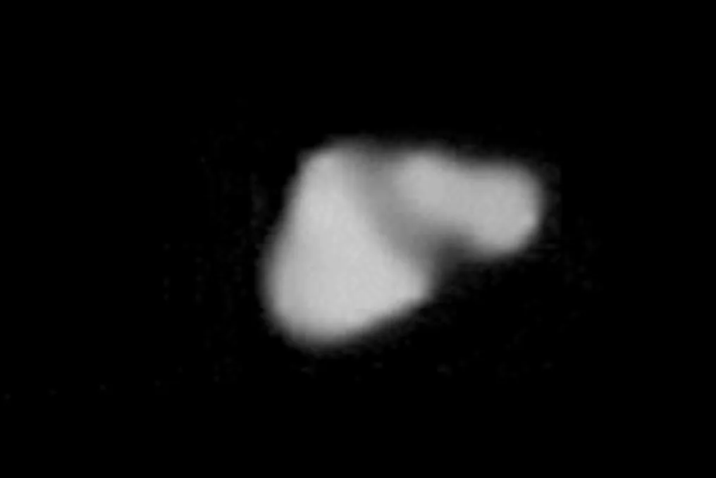 Astrônomos descobrem o asteroide Nysa como o primeiro objeto trifacial conhecido com satélite