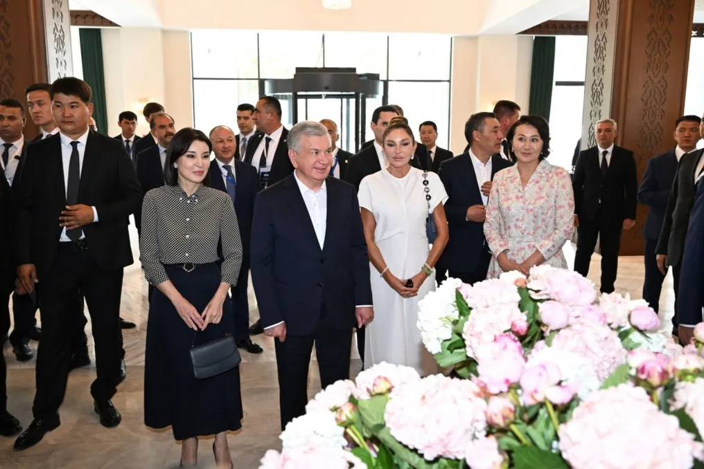 Shavkat Mirziyoyev Issyk-Kulda joylashgan "Baku" mehmonxonasining ochilishida ishtirok etdi