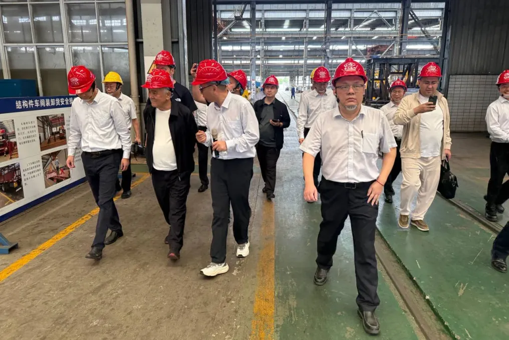 Делегация Uzbekneftegaz посетила завод Honghua Group для осмотра бурового оборудования