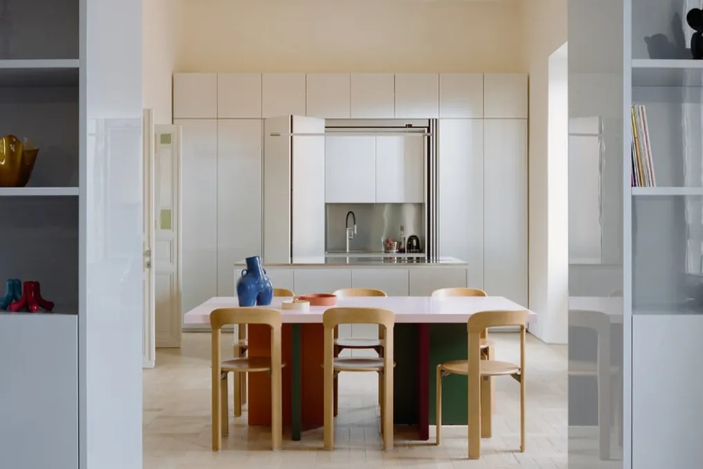 Set Architects Rim Roma shaharning XX asr boshidagi kvartirasini zamonaviy dizayn bilan yangiladi