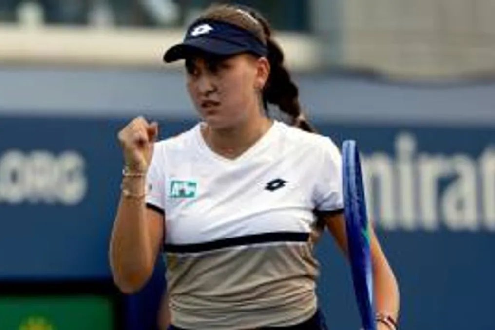 Kamilla Rahimova advances to the third round of tournament in Toronto