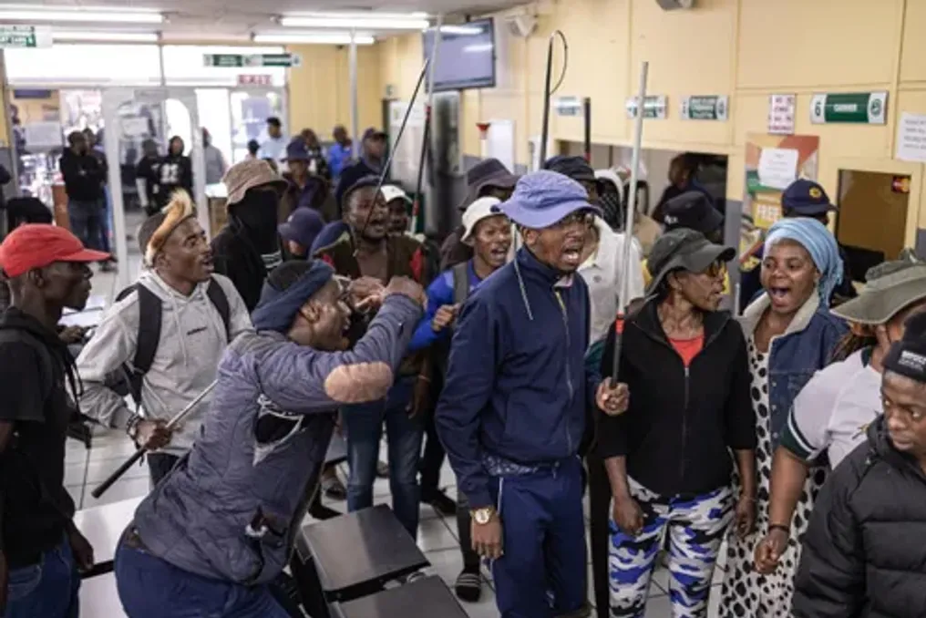 Afrika migratsiya inqiroti: Janubiy Afrikaga yukni yolgʻiz koʻtarish shart emas