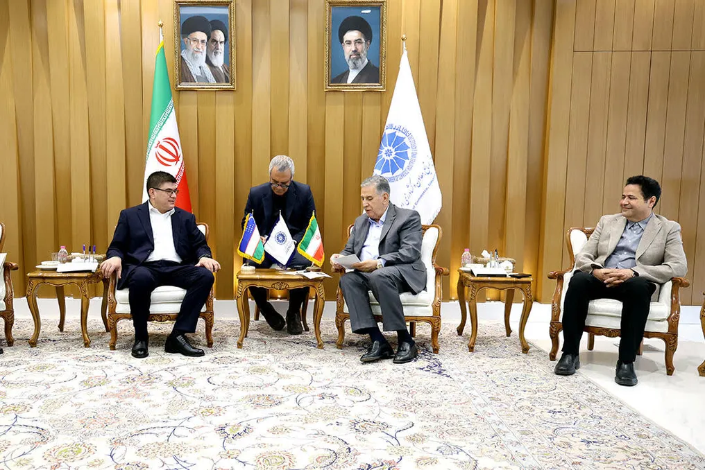 Irã e Uzbequistão discutem a remoção de barreiras para o comércio bilateral e a expansão da cooperação