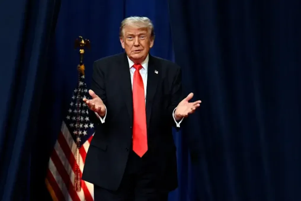 Trump Media kompaniyasi keskin zarar koʻpayishi bilan duch keldi va yangi qayta tuzilmani boshladi