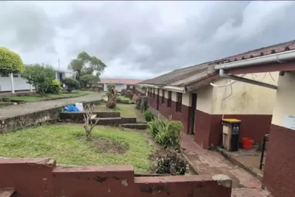Boshlangʻich maktab xodimlari och qishloq bolalariga moʻljallangan oziq-ovqatni oʻgʻirlashda ayblanmoqda