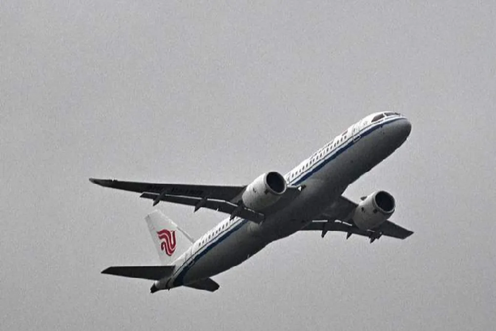 Китайский самолет C919 совершил первый международный коммерческий полет