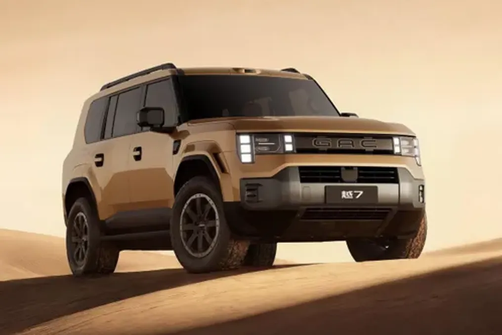 GAC Yue 7 apresenta SUV híbrido plug-in com potência de 400 kW e recursos para viagens off-road