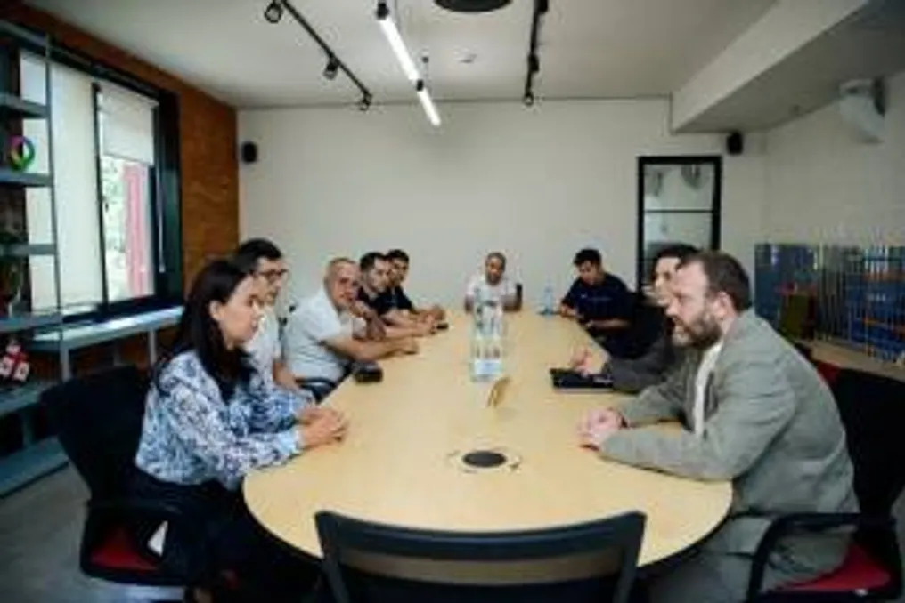 A Geórgia estudou a experiência avançada em empregabilidade juvenil