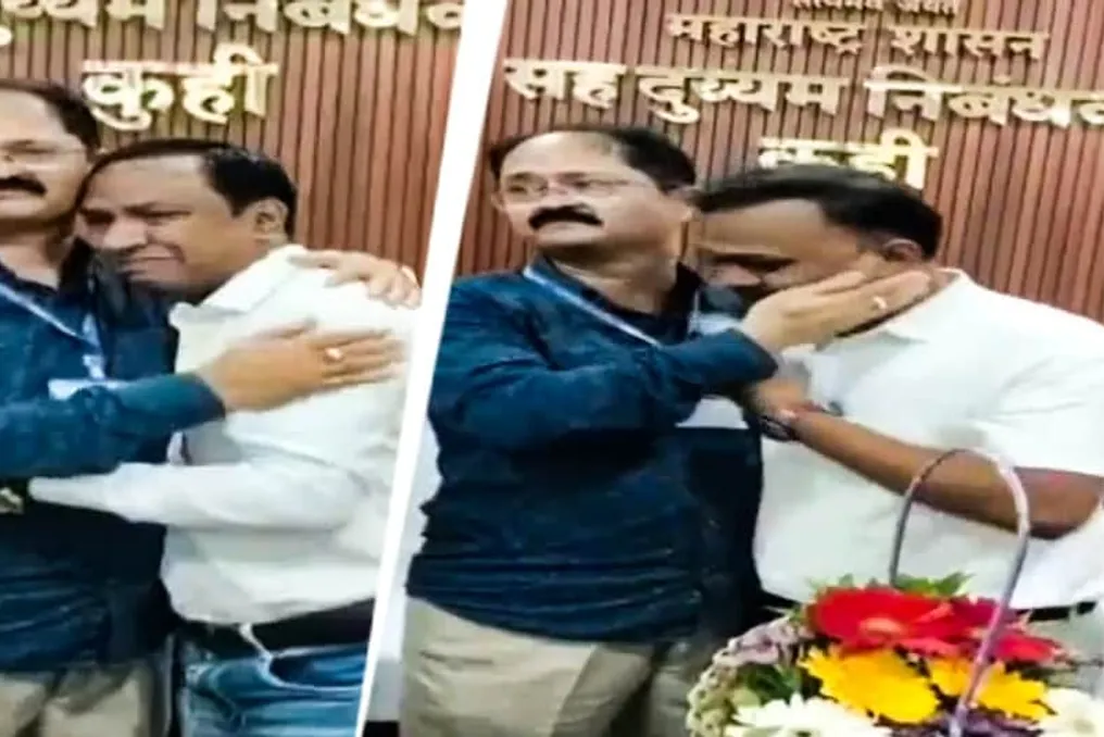 After the transfer of Registrar Sudhakar Nimje to Nagpur, colleagues gathered for a touching farewell