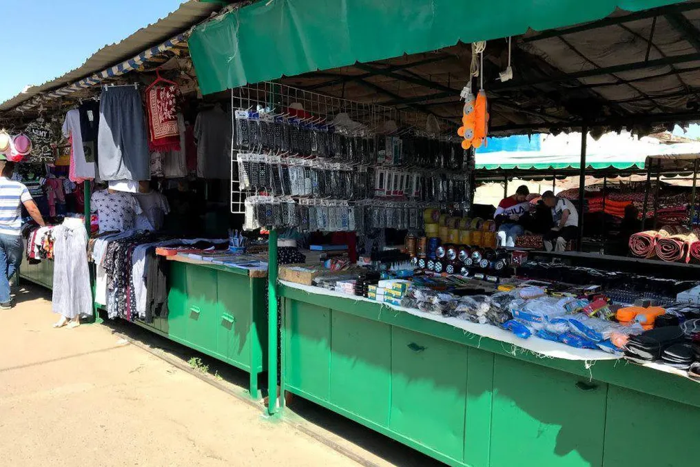 Autoridades de Tashkent garantem a preservação da atmosfera do mercado Yangiabad durante sua renovação