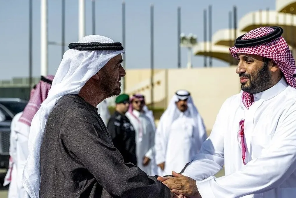 Arábia Saudita intensifica controle sobre transferências financeiras nos Emirados Árabes Unidos em meio à crescente tensão
