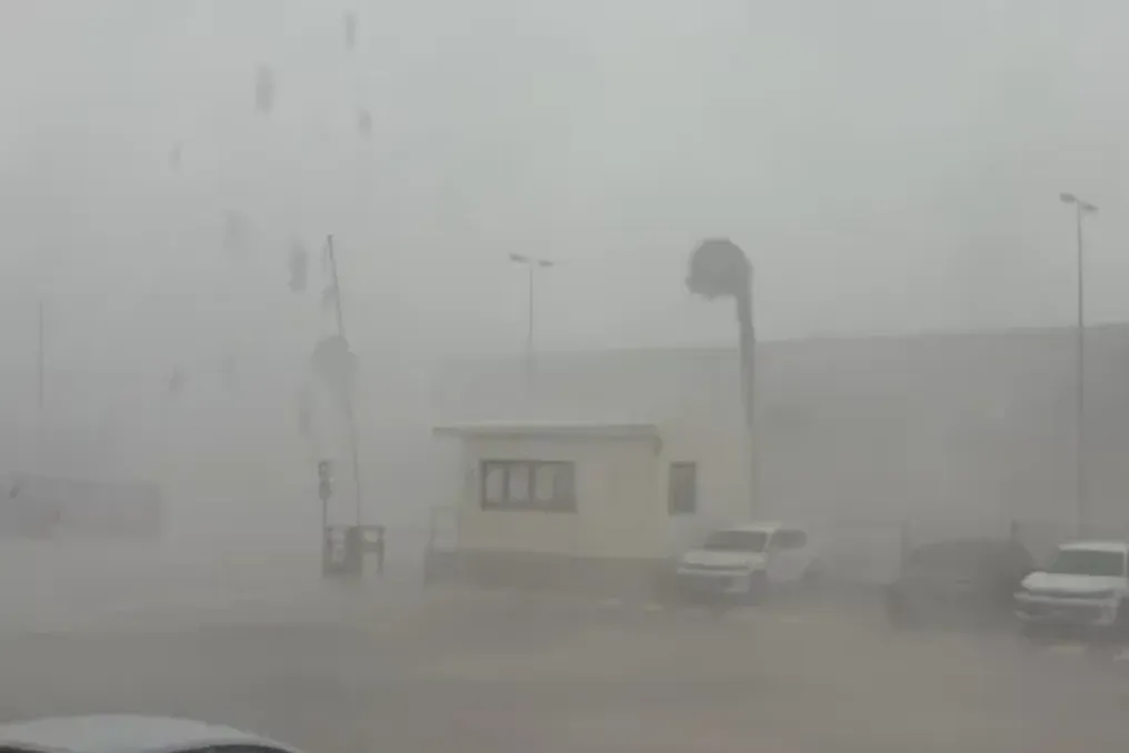 Violenta tempestade atinge Valência com ventos de até 150 km/h, comparada a força de tornado