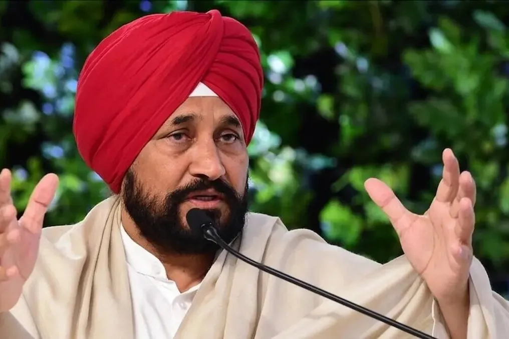 पंजाब के पूर्व मुख्यमंत्री चन्नी ने पंजाब विश्वविद्यालय में मास्टर परीक्षा दी
