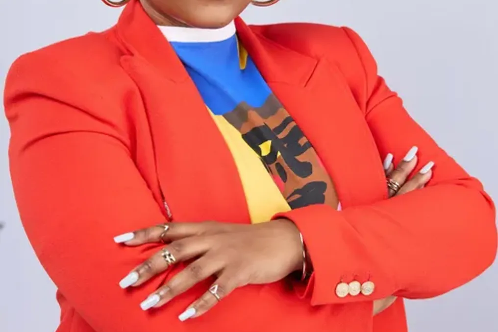 Bibi Mbangula retorna ao programa 'Molao o Reng' para aumentar a literacia jurídica sul-africana