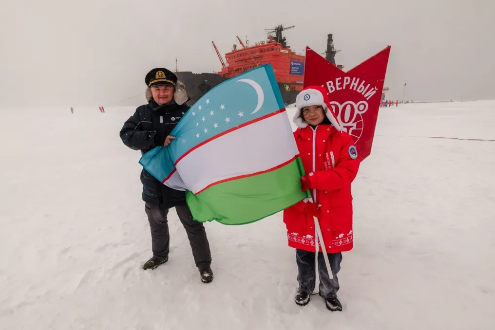 Aluna de Tashkent faz viagem em quebra-gelo nuclear ao Polo Norte no âmbito do projeto 'Quebra-Gelo do Conhecimento'
