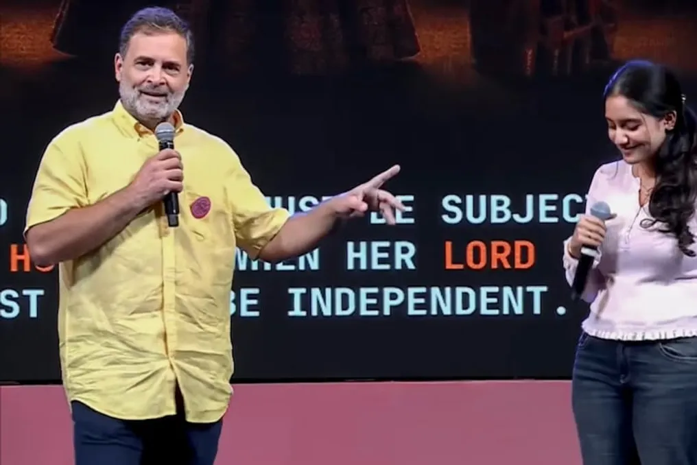 Rahul Gandhi promised to support protesting students in Pune after hearing their problems