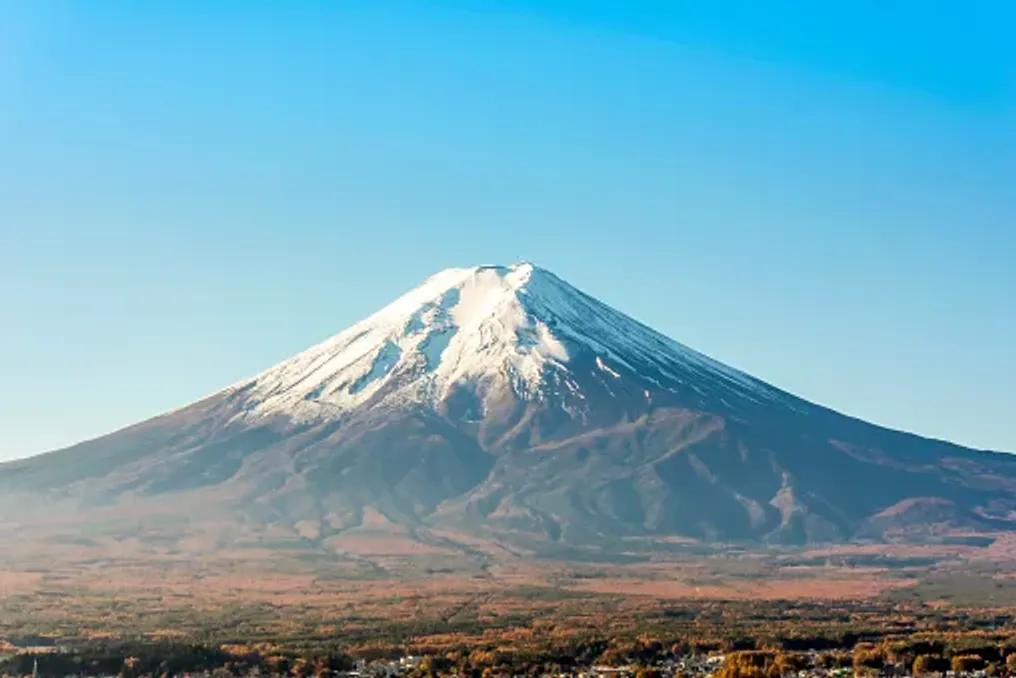 Father criticized for leaving exhausted seven-year-old son alone on Mount Fuji