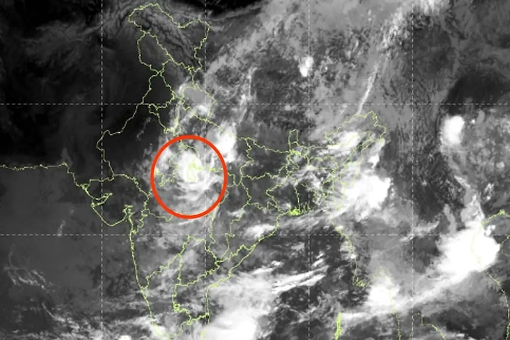 Imagens de satélite mostram novo aspecto do monção: grande aglomeração de nuvens sobre a Índia