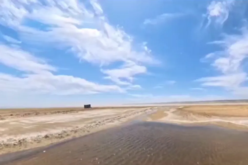 На высохшем дне Аральского моря пробурены скважины для пополнения водоема подземными водами