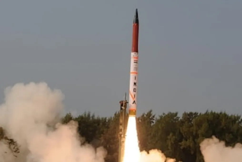 रक्षा मंत्री ने भारतीय निजी उद्योग को सभी सामान्य मिसाइल प्रणालियों की तकनीक हस्तांतरण को मंजूरी दी